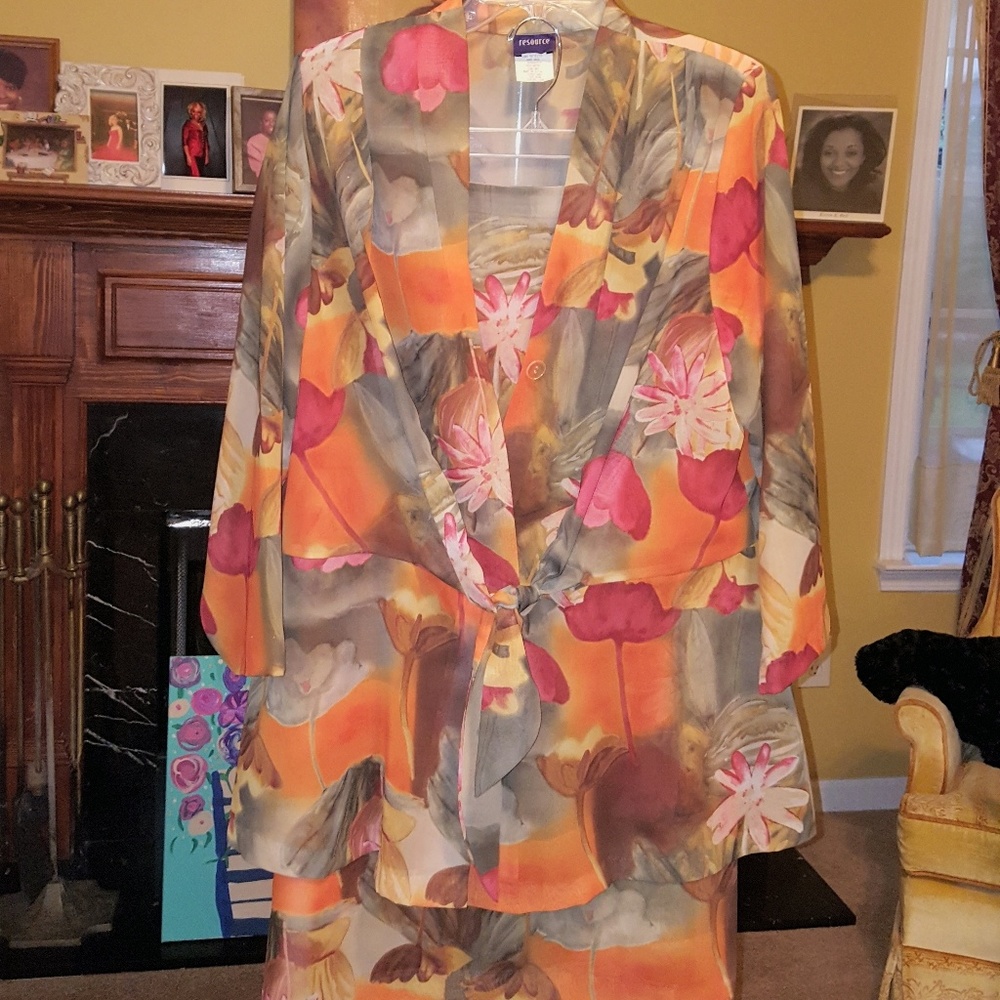 2 piece floral suit by Resource